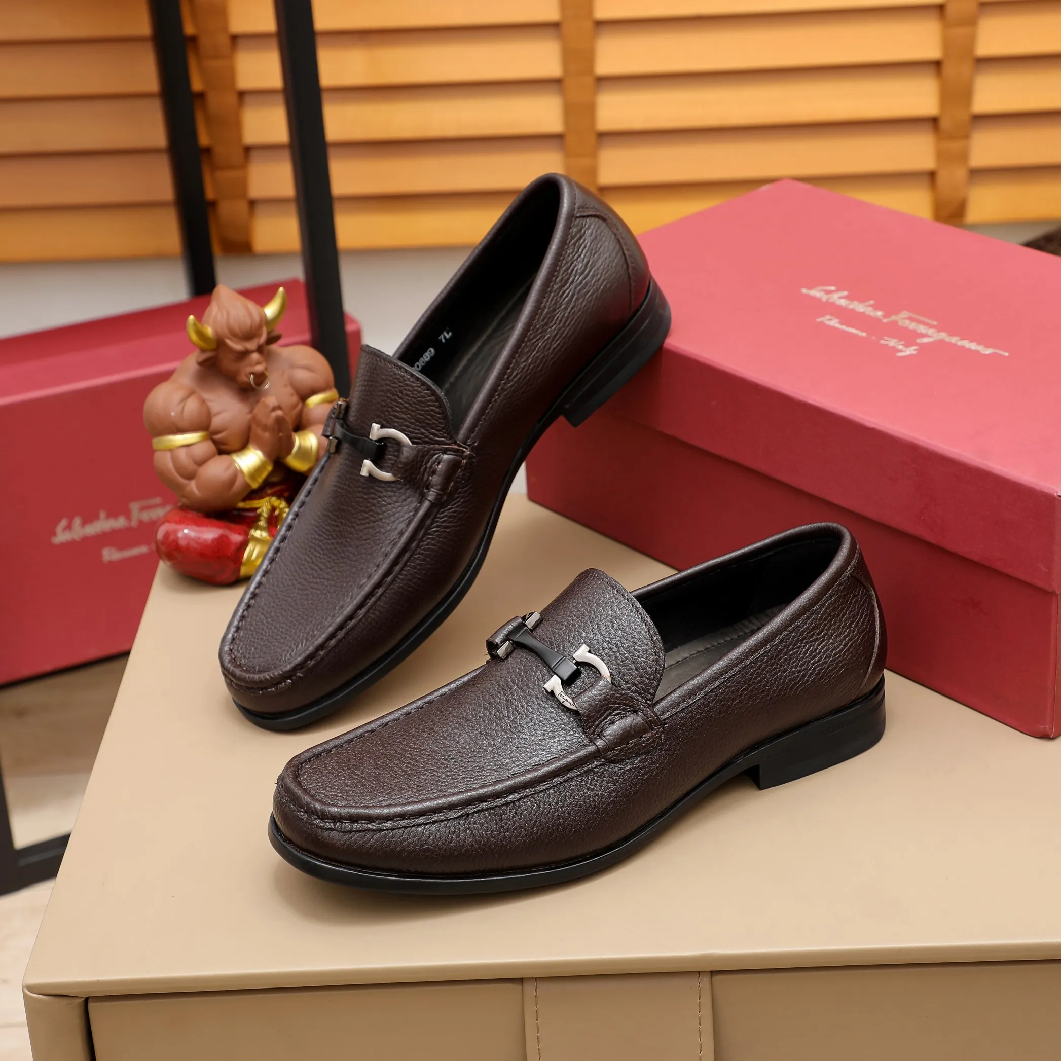 Men's shoes 💰540🕷🕷🐂【Ferragamo】Ferragamo Popular fashion casual shoes🇨🇳Official website counter 1:1 production, original mold opening💯Good quality visible, imported high-end first-layer pebbled calfskin, water-dyed🐂leather lining🌿very clear texture, high-quality waterproof, non-slip and wear-resistant outsole🎋high quality and low price, truly handmade🍓black, coffee color, 2 colors available! Code number 38-45……
